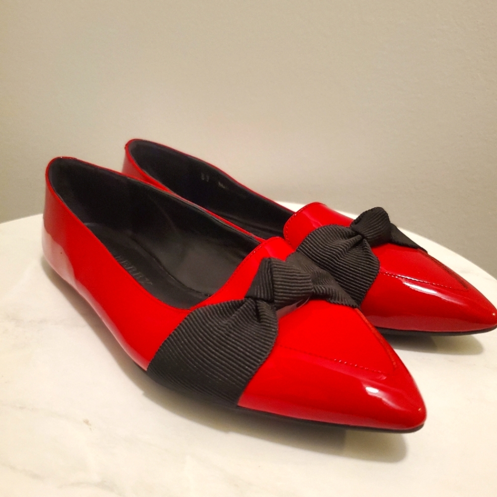 Burberry Red Patent Loafers with Grosgrain Bow Flat Shoes Sz 37 - Like New